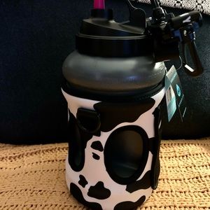 Hydrojug Charcoal with cow print sleeve. Pink straw included.